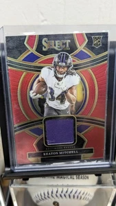 2023 Panini Select - Rookie Swatches Keaton Mitchell #RSW-KMI (MEM, RC) - Bild 1 von 2