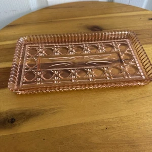 Bandeja de balada de melocotón rosa Windsor de vidrio Indiana vintage diseño de bastón y botón - Imagen 1 de 6