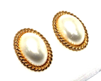 Ladies/womens 9ct yellow gold stud earrings set with simulated pearl cabochons - Image 1 of 4
