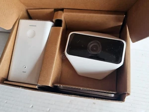 XFinity Security Camera SCHC2AEW White Indoor/Outdoor with Power Adaptor & Box - Picture 1 of 7