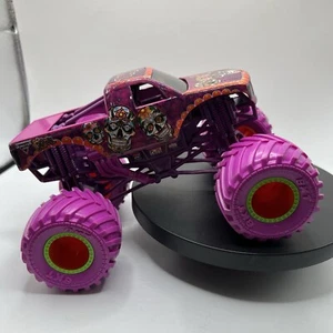 Camion Monster Jam Viola CALAVERA pressofuso 1:24 - Foto 1 di 6
