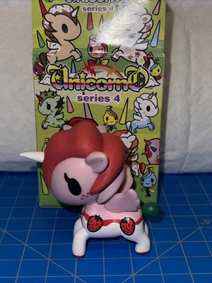 Minifigura misteriosa de vinilo tokidoki Unicorno serie 4 rubí fresas con caja Foto 1 de 4