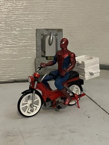 Spider Man 2 ToyBiz 2004 Pizza Scooter Action Figure (Read Description) RARE - Picture 1 of 6