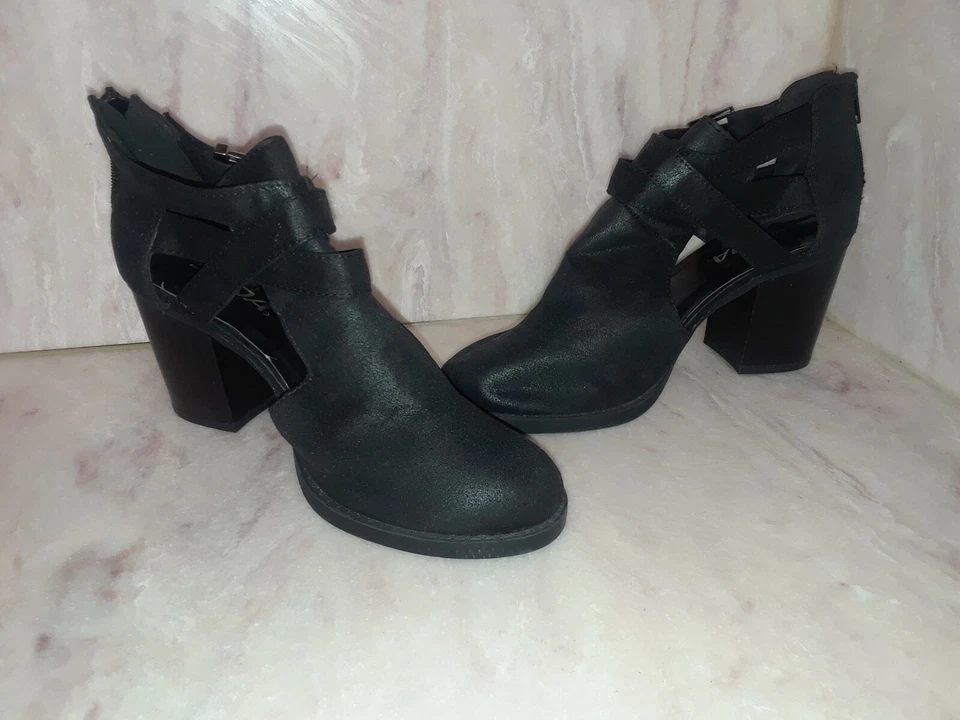SODA, Women's Black 3 "block Heel Shoes Size 7.5  - Image 1 of 4