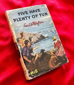 ENID BLYTON FAMOUS FIVE HAVE PLENTY OF FUN 1964 VINTAGE HARDBACK WITH DW DJ - Bild 1 von 4