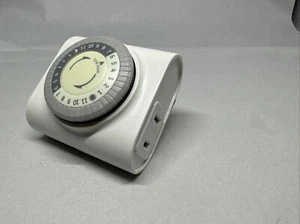 Defiant #544 068 Indoor Basic Timer 15 A / 125 V 24 HR Programmable Timer - Picture 1 of 6