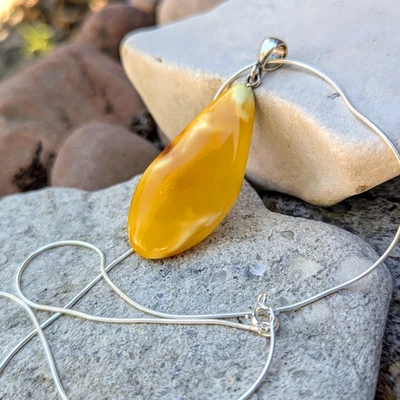 Ciondolo pietra ambra butterscotch naturale goccia pera argento sterling... - Immagine 1 di 4