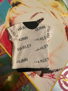 Hot Toys MMS566 DC Birds Of Prey Harley Quinn Caution Tape Jacket White T Shirt - Picture 1 of 2