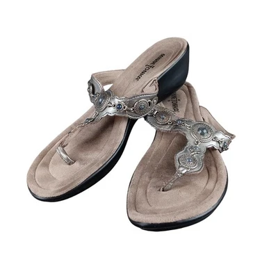 Sandalias de cuña Minnetonka para mujer adornadas plateadas talla 9 Foto 1 de 4