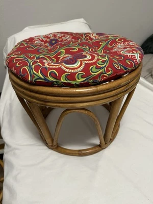 Taburete de pie de madera de bambú redondo con cojín para sala de estar Foto 1 de 4