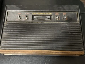 Vintage Atari CX-2600 NUR KONSOLE *PARTS OR REPAIR* UNGETESTET BESCHREIBUNG LESEN!! - Bild 1 von 2