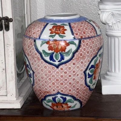 Vintage ACF Imari Style Porcelain Vase – Hand Decorated in Hong Kong  - Image 1 of 4