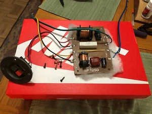 Marantz SP 1250 Crossover with screws and terminals. - Picture 1 of 4