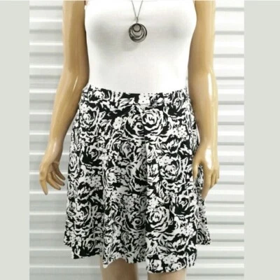 Falda para mujer Adrienne Vittadini talla grande negra blanca floral Foto 1 de 4
