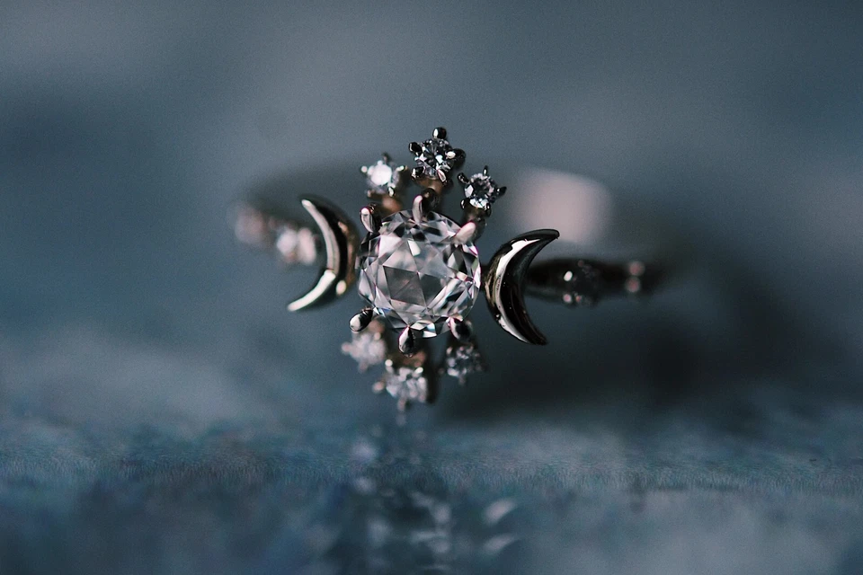 ANILLO DE COMPROMISO SOLITARIO MOISSANITA CORTE REDONDO 1,5 QUILATES ORO ROSA MACIZO 14K Foto 1 de 4