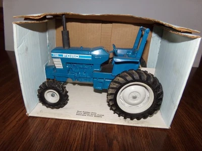 Tractor 1/16 Ertl Ford 7710 con barra antivuelco #849 asistencia de tracción delantera orientable Foto 1 de 4