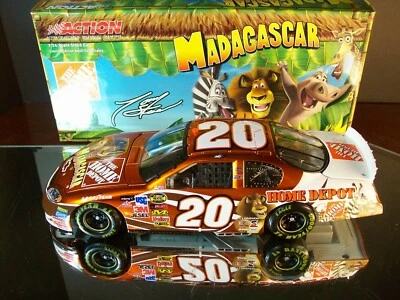 Chevrolet Monte Carlo 2005 Tony Stewart #20 Home Depot Madagascar color líquido Foto 1 de 4