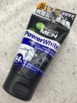 Garnier Men Power Blanco Super Duo Espuma Manchas Oscuras Poros Apriete Cara Más Brillante Foto 1 de 2