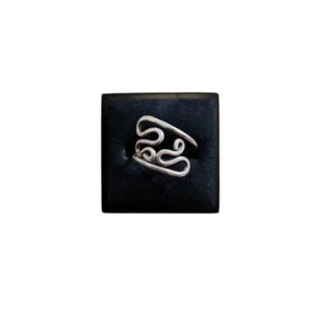 Size 5 Sterling Silver Swirl Ring - Picture 1 of 2