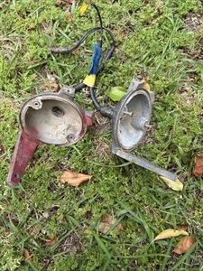 Mopar 1970-74 E Body Front Parking Lights - Picture 1 of 5