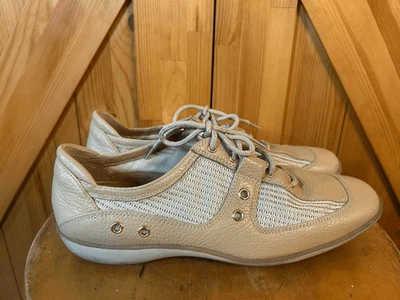 Zapato informal Stuart Weitzman para mujer de malla de cuero tostado talla 8M Foto 1 de 4