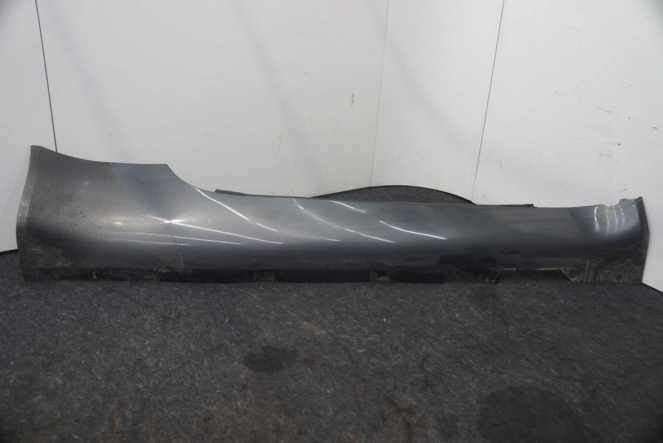 Falda lateral panel basculante derecho 6G33-10608-AJ Aston Martin V8 Vantage 2008 *Nota* Foto 1 de 4