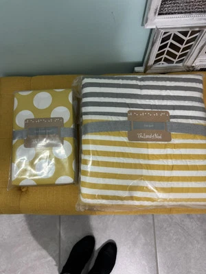 2 Items 1 Land Of Nod Crib Blanket Modern Quilt And 1 Crib Fitted Sheet Bedding - Image 1 of 4