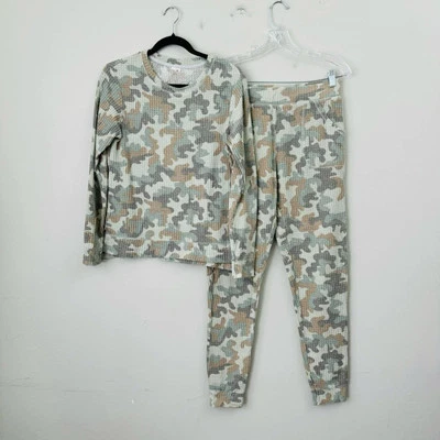 Conjunto de pijama Secret Treasures verde y marrón diseño camuflaje para mujer XS Foto 1 de 4