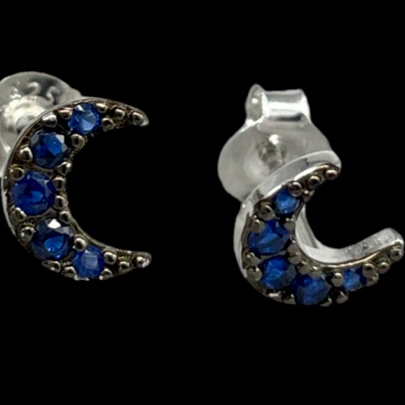 ORECCHINI DONNA LUNE NERE PUNTILUCE BRILLANTI BLU NOTTE A BOTTONE IN ARGENTO 925 - Immagine 1 di 4