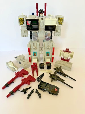 1986 Hasbro G1 Transformers METROPLEX  Autobot City - Image 1 of 4