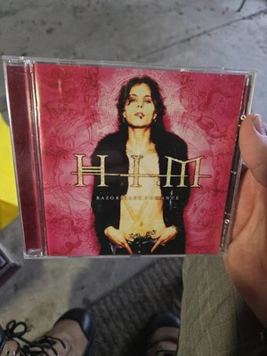 Él - RAZORBLADE ROMANCE (RARO) Foto 1 de 3