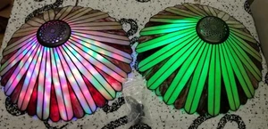 Set Of 2 Vintage Quoizel Red/Cream Stained Glass Tiffany Style Lamp Shade +HDWR - Picture 1 of 9