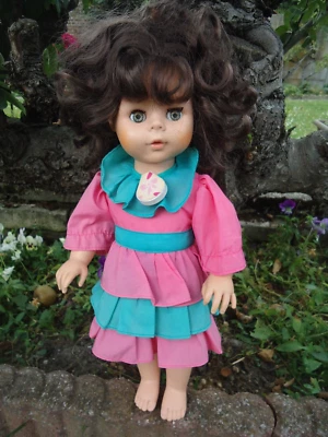 Poupée Katty Kattie de la famille Tinnie Tears par Kenner / Raynal avec sa robe - Photo 1/4