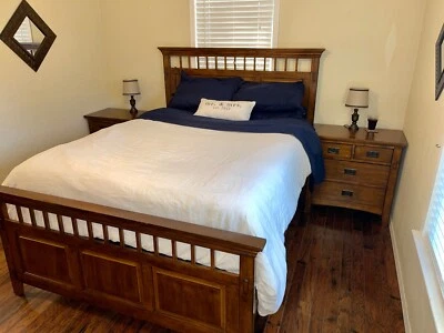 Juego de muebles de dormitorio Tremont Queen de Sunset Trading - Carpintería de madera de alta calidad Foto 1 de 4