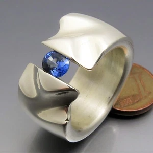 DISEÑO MADURO - ANILLO TENSOR SAFIR DISTINTIVO - ÚNICO DE ORFEBRERÍA PROPIA - Imagen 1 de 7