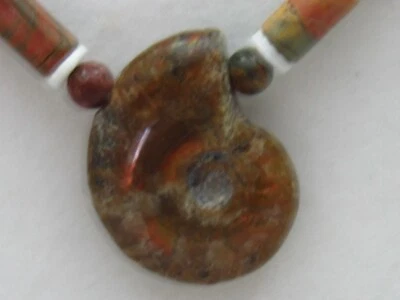 Collar Nancy's OBX Madagascar amonita Picasso jaspe y cuentas pequeñas concha Foto 1 de 4
