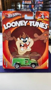 2013 Hot Wheels Looney Tunes Funny Money in Green w/RR - Picture 1 of 3
