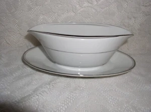 Imperial China W. Dalton Sincerity Gravy Barco con placa inferior - Imagen 1 de 5