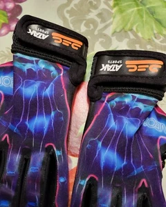 Atak Football Gloves - Picture 1 of 9