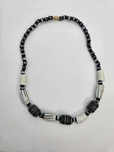 Afrikanische Tribal Stil Perlenkette schwarz-weiß einige andere Farben - Bild 1 von 2