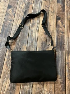 Bandolera negra A New Day con correa ajustable compacta y elegante - Imagen 1 de 13