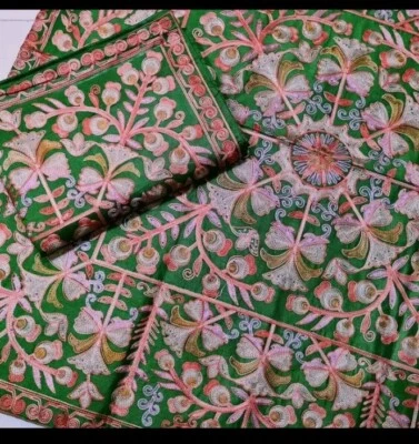 Funda de cojín de piso de trabajo paquistaní Aari completa bordada base de seda funda de cojín Foto 1 de 4