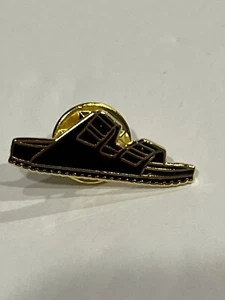Birkenstock pin back. Adorable for anyone that is a lover of Birkenstock Sandals - Picture 1 of 1