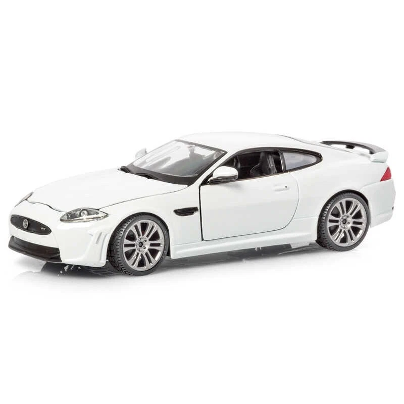 Bburago 18-21063 Jaguar XKR-S белый - Изображение 1 из 1
