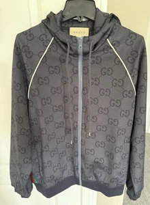 Gucci Jumbo GG Chaqueta con Cremallera con Web Sudadera con Capucha Gris y Gris Oscuro Talla M Precio de venta sugerido por el fabricante $2600 - Imagen 1 de 5