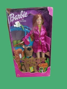 Barbie 2002, Barbie come Daphne in Scooby-Doo! #55887 SCATOLA DANNEGGIATA - Foto 1 di 3