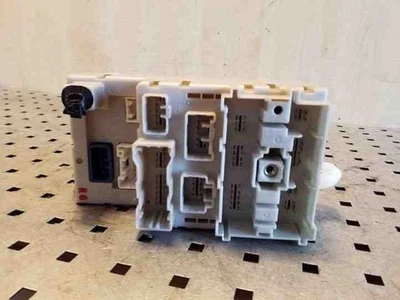 Scatola fusibili TOYOTA RAV 4 II A2 8273342061 2.0 Diesel 85kw 2005 26115987 - Immagine 1 di 4