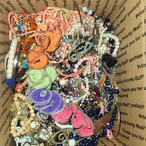 5+ Pfund Vintage bis jetzt Bastel Trödel Schrott Schmuck Lot Ernte Mehrzweck Bergung  - Bild 1 von 6