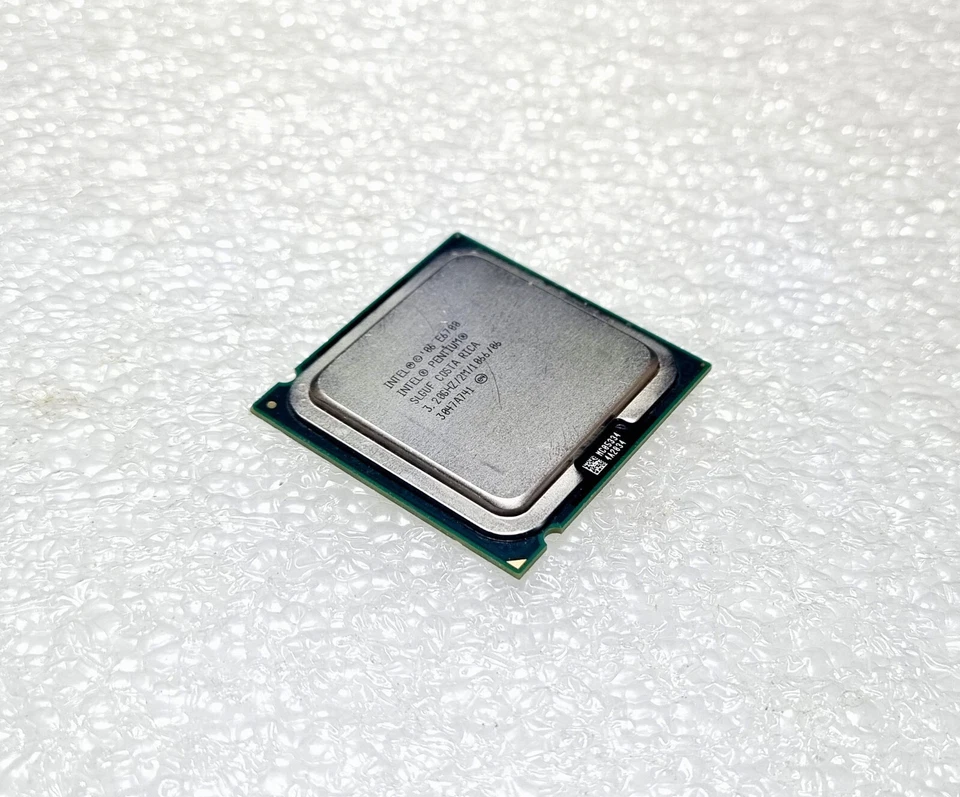 Intel Pentium E6700 3.2 GHz 3.20GHZ/2M/1066, SLGUF Socket 775 - Image 1 of 1
