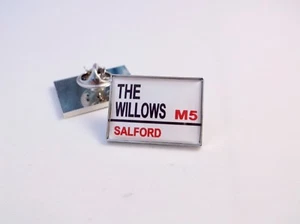 SALFORD CITY REDS STADIUM ROAD STREET SIGN LAPEL PIN BADGE GIFT - Picture 1 of 1